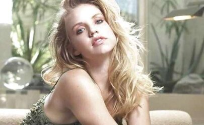 Kelli Garner