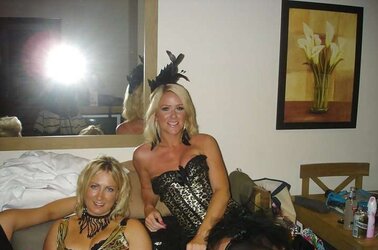 Chicks wearing luxurious pantyhose