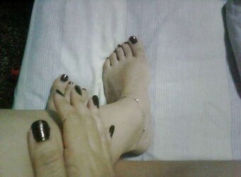 My wifey soles, gams and palms
