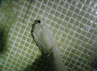 My wifey soles, gams and palms