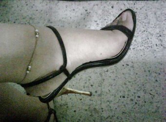 My wifey soles, gams and palms