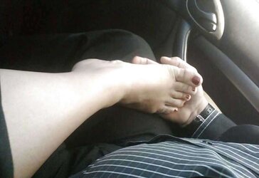 My wifey soles, gams and palms