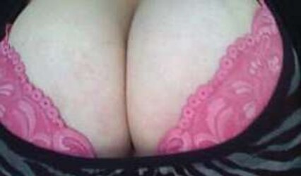 Luxurious mummy latina with yam-sized melons