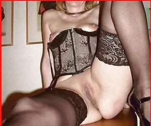 Mature Bombshells Stretching Their Gams