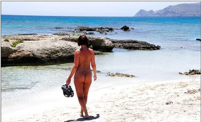 Nude Hoes On The Sandy Beaches