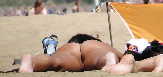 Nude Hoes On The Sandy Beaches