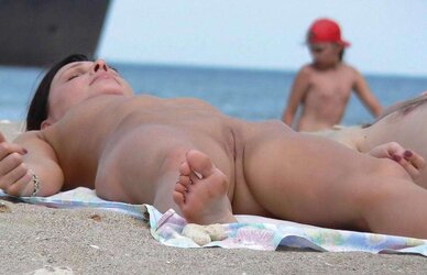 Nude Hoes On The Sandy Beaches