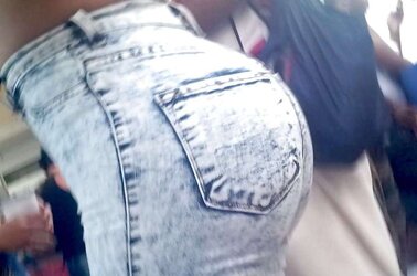 Extraordinaire Small Bouncy CULO Latina Stunner! VOYEUR CANDIDS