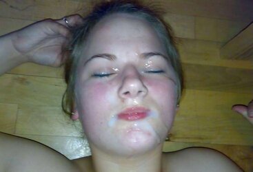 Ins Gesicht der Freundin mit den dicken Hupen gespritzt