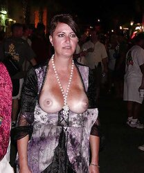 Wedding Ring Swingers #31: Kinky Chicks