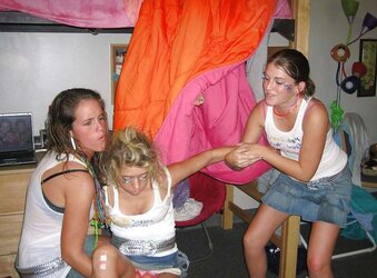 Upskirt stunners more fanny flashers.. :)
