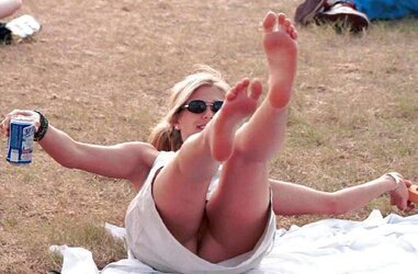 Upskirt stunners more fanny flashers.. :)