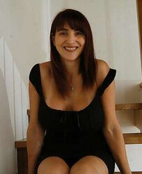 Super-Cute Italian Queen Ana Ciriani-v1v1an