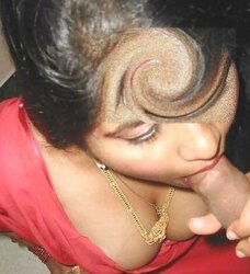 INDIAN DAME ENJOY PECKERS I