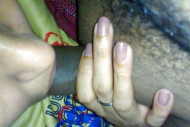 INDIAN DAME ENJOY PECKERS I