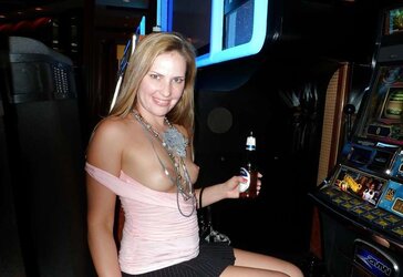 MUMMY naked in public