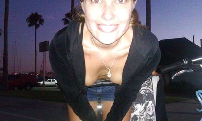 MUMMY naked in public