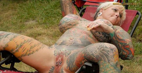 Inked up stunner