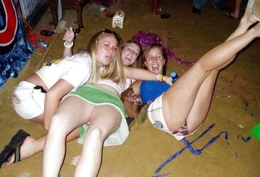 Les salopes ( upskirt )