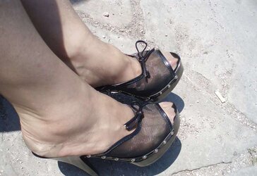 Go out in Pantyhose!!!!