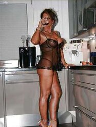 Mature-Upskirt-Woman Barbara