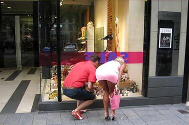 Mature-Upskirt-Woman Barbara