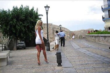 Mature-Upskirt-Woman Barbara