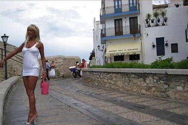 Mature-Upskirt-Woman Barbara