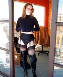 Hotlegs-female stephanie