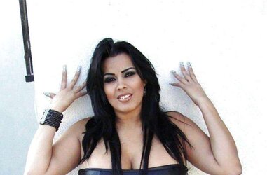Bella Morena Nalgona