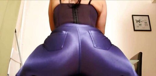 MASSIVE ARSE LATEX,BUTT JIGGLING, LYCRA BUM, CANDID ASS