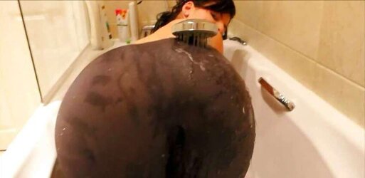 MASSIVE ARSE LATEX,BUTT JIGGLING, LYCRA BUM, CANDID ASS