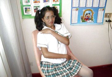 MANILA SCHOOLGIRLS - ARIANE