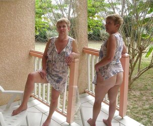 Gut verpackter Busen -Boobs in hooter-sling