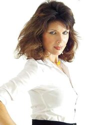 saras mate caroline ( lorriane ward )