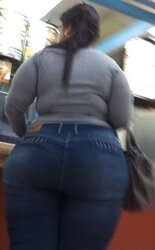 LARGE MEGA culo Latina Mummy in Denim VOYEUR CANDID