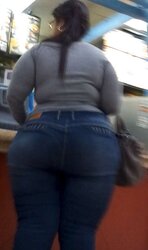 LARGE MEGA culo Latina Mummy in Denim VOYEUR CANDID