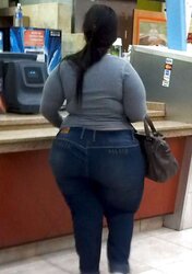 LARGE MEGA culo Latina Mummy in Denim VOYEUR CANDID