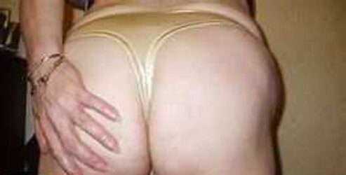 Plumper in g-strings