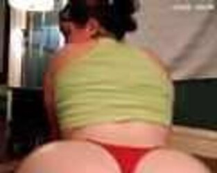 Plumper in g-strings
