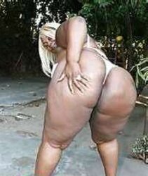 Plumper in g-strings