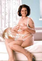 Dark Haired granny Joanna in pantyhose