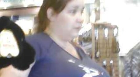Candid PLUMPER