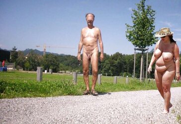 Hotcock meets steaming cootchies