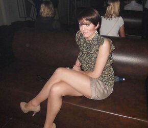 Spectacular gams, high-heeled slippers and nylons from the web