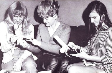 Vintage Magazines Playing Women
