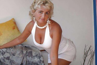 NYLON FETISH MUMMY MATURE COUGAR