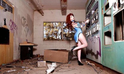 Redhead Temptress!