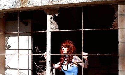 Redhead Temptress!