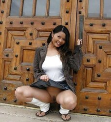 Pretty Asian Showing